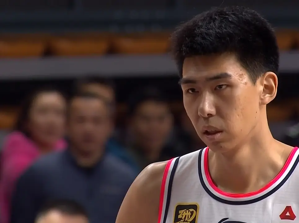 色的篮板保, 广东宏远篮